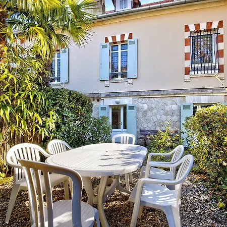 T3 A - D'hiver, Proche Centre Et Plage, Avec Terrasse Et Parking Prive.